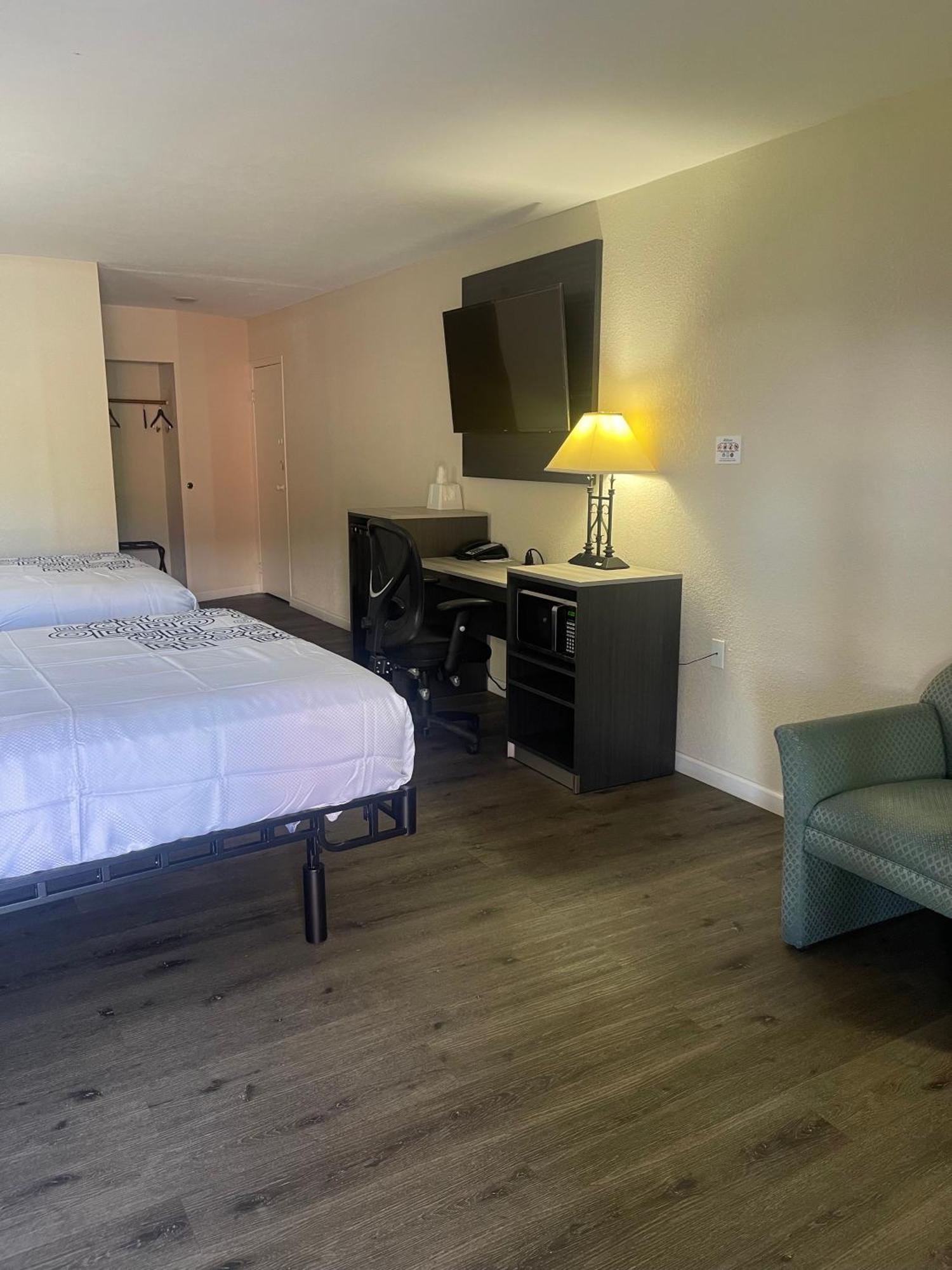Bourbon Capital Inn Bardstown Exteriör bild